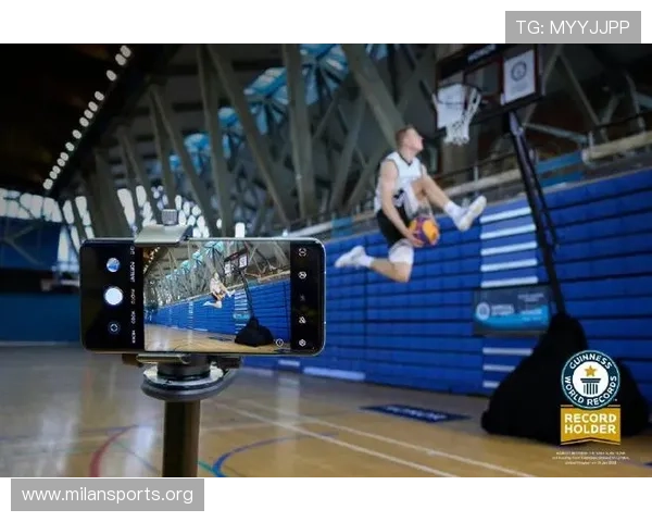 初高中生比赛中胯下换手空接震撼全场简直不可思议 初高中生比赛中胯下换手空接震撼全场简直不可思议