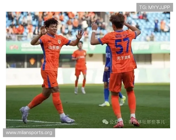 泰山B队热血征战中乙赛后球员通道人气爆棚场面火热 泰山B队热血征战中乙赛后球员通道人气爆棚场面火热