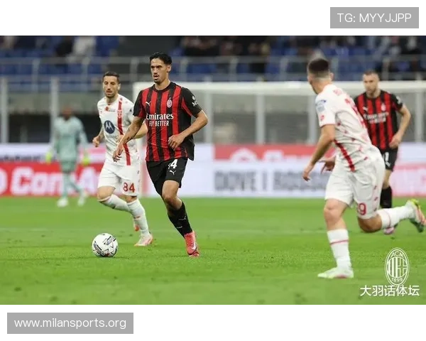 莱奥社媒晒庆功照高呼我们再一次做到了球队夺冠激情燃爆全场时刻