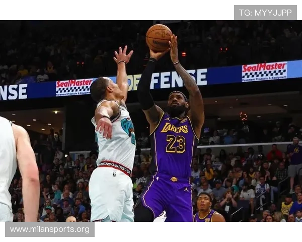 詹姆斯生涯常规赛总得分突破42000分 历史唯一创造全新里程碑