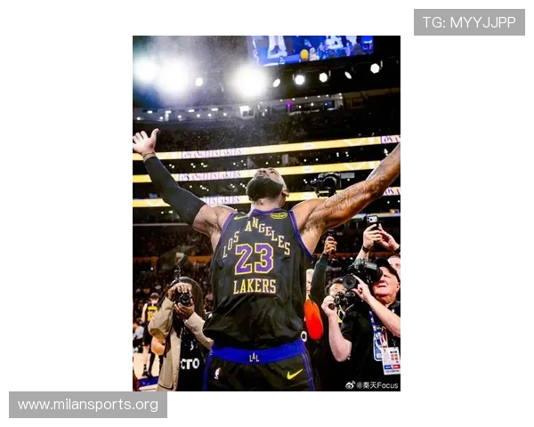 詹姆斯高燃转发个人集锦激情怒吼我回来了宣告王者重返赛场