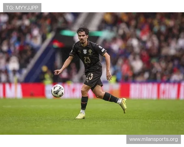 魔笛盛赞维蒂尼亚称其为上赛季最顶级中场力量展现惊人统治力风采 魔笛盛赞维蒂尼亚称其为上赛季最顶级中场力量展现惊人统治力风采